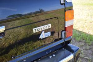 Image 12/17 of Toyota Land Cruiser FJ 62 (1987)