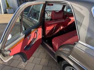 Image 13/32 of Mercedes-Benz 300 SEL 6.3 (1970)