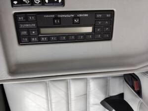 Bild 101/113 von BMW 735i (1986)