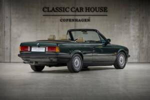 Image 8/90 of BMW 325i (1987)