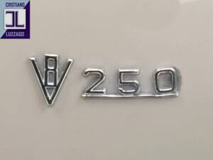 Image 58/64 of Daimler V8-250 (1969)