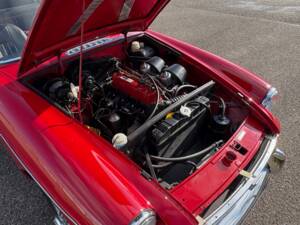 Image 16/23 of MG MGB GT (1968)