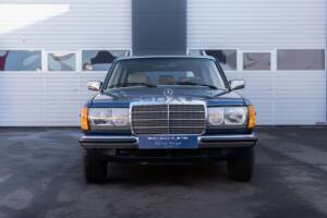 Bild 23/36 von Mercedes-Benz 280 TE (1981)