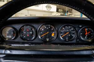 Image 26/38 of Porsche 911 Carrera 3.2 (1986)