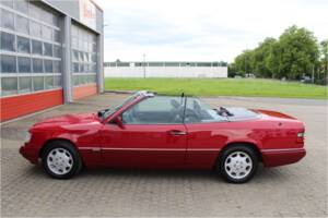 Bild 2/14 von Mercedes-Benz E 220 (1994)