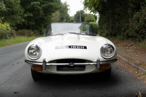Image 2/17 of Jaguar E-Type (1969)
