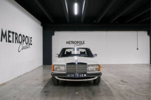 Image 4/27 of Mercedes-Benz 230 (1977)