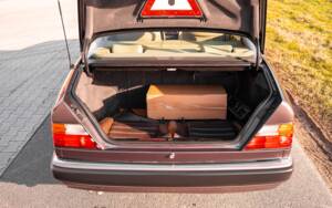 Bild 34/38 von Mercedes-Benz 500 E (1991)