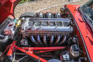 Image 27/41 de Jaguar E-Type (1968)