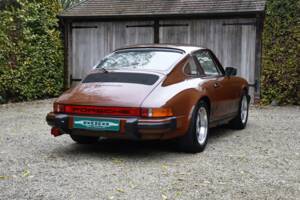 Image 13/37 de Porsche 911 Carrera 3.0 (1977)