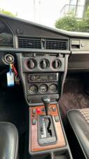 Image 11/12 of Mercedes-Benz 190 E 2.5-16 (1988)