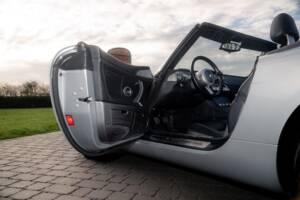 Image 79/84 of BMW Z8 (2001)