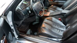 Image 18/38 of Mercedes-Benz 300 SL (1990)