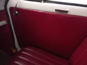 Image 21/51 of Austin A 35 (1959)