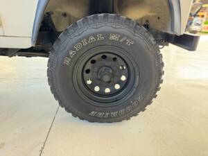 Image 20/45 de Land Rover Defender 110 (1991)