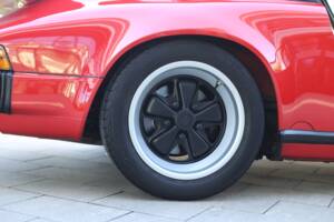 Afbeelding 25/50 van Porsche 911 Carrera 3.2 (1988)