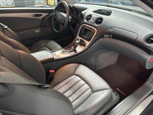 Image 20/29 of Mercedes-Benz SL 55 AMG (2002)