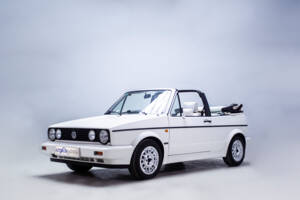 Imagen 4/39 de Volkswagen Golf Mk I Convertible 1.8 (1994)