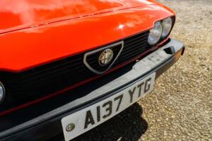 Image 8/25 of Alfa Romeo GTV 6 2.5 (1984)