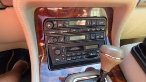 Image 14/26 of Jaguar XJ 6 4.0 Sovereign (1996)