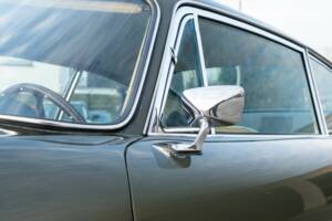 Immagine 16/36 di Aston Martin DB 6 Mk II (1970)