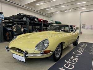Image 1/28 de Jaguar Type E 4.2 (1965)