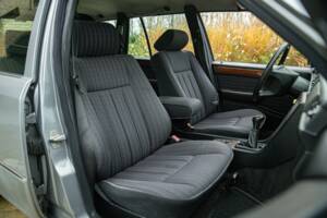 Imagen 35/50 de Mercedes-Benz 200 TE (1992)