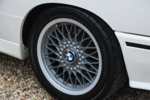 Image 47/50 of BMW M3 (1990)