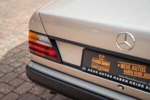 Afbeelding 14/63 van Mercedes-Benz 230 CE (1988)