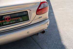 Image 16/91 de Jaguar XK8 4.0 (2000)