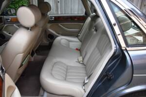 Image 21/40 of Jaguar XJ 6 4.0 Sovereign (1995)