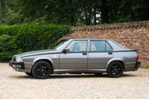 Image 12/50 of Alfa Romeo 75 3.0 V6 QV (1988)