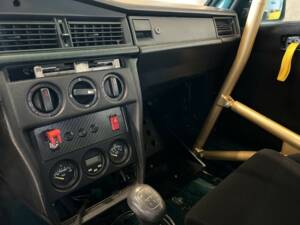 Image 20/27 of Mercedes-Benz 190 E 2.5-16 (1989)