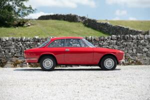 Image 5/10 de Alfa Romeo Giulia GT 1300 Junior (1972)