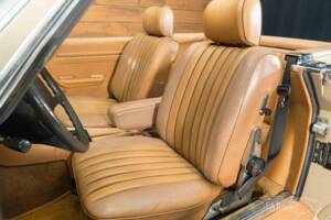 Immagine 13/29 di Mercedes-Benz 380 SL (1983)