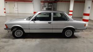 Image 3/22 of BMW 320/6 (1981)