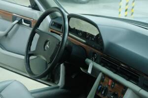 Bild 24/50 von Mercedes-Benz 300 SEL (1986)