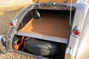 Image 44/50 of Jaguar XK 120 OTS (1952)