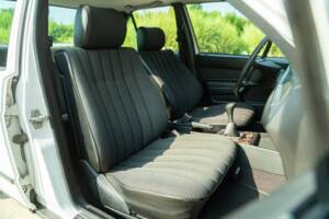 Image 29/45 of Mercedes-Benz 190 E (1987)