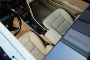 Image 32/63 of Mercedes-Benz 300 CE (1991)