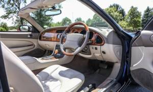 Image 5/36 of Jaguar XK8 4.0 (2001)