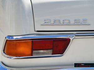 Image 19/29 de Mercedes-Benz 280 SE 3,5 (1971)