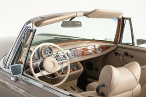 Bild 26/42 von Mercedes-Benz 280 SE 3,5 (1971)