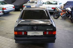 Image 10/38 of Mercedes-Benz 190 E 2.5-16 (1992)