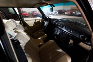 Image 50/64 of Mercedes-Benz 230/6 LWB (1976)