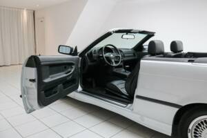 Imagen 7/28 de BMW 325i (1994)