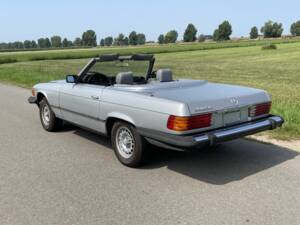 Image 8/8 de Mercedes-Benz 380 SL (1984)