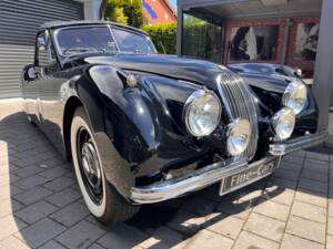 Image 15/37 de Jaguar XK 120 DHC (1954)