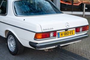 Image 58/62 of Mercedes-Benz 280 CE (1982)