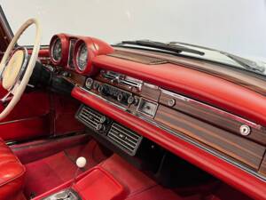 Image 34/52 of Mercedes-Benz 280 SE (1969)